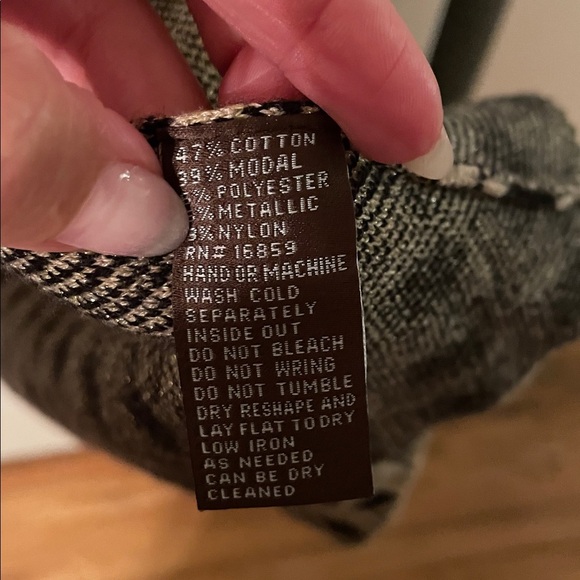 J. McLaughlin Large Cotton Blend Black Gold Diamond Patterned Cardigan w/ clasp - Picture 4 of 7